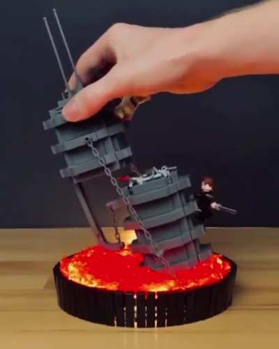 Tensegrity in this Lego Star Wars structure