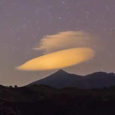? Lenticular cloud above Mount Teide, Spain ☁️