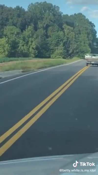 Tiktoker records driver instead of calling the Police