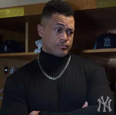 [Highlight] [Yankees on Twitter] "Hey G do these pants look tight on me?"