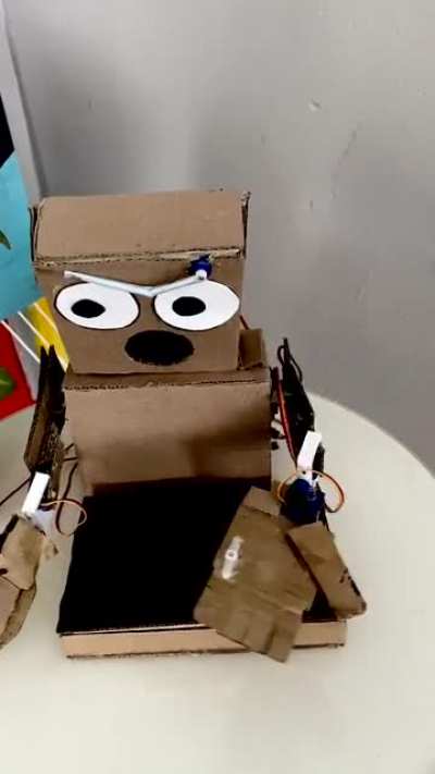 Lil Cardboard Magician outdoes himself this time!! Bravo, Mario! ???