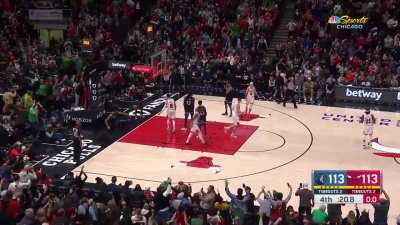 [Highlight] Derozan weightrooms Gobert at the rim for the game tying layup!