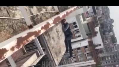 What could go wrong drunk sleeping on top of a building ?. Ouffff thenn ishhhh