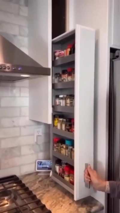 This vertical drawer utilises the gap