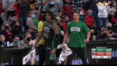 [Highlight] Payton Pritchard hits a deep 3 in his home state of Oregon and the place goes nuts, Celtics bench gets a technical