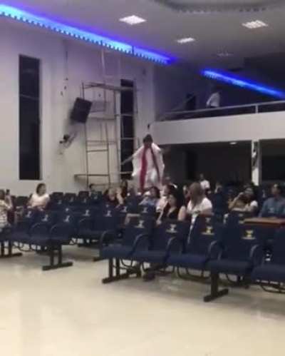 Making a dramatic entrance ?‍♂️