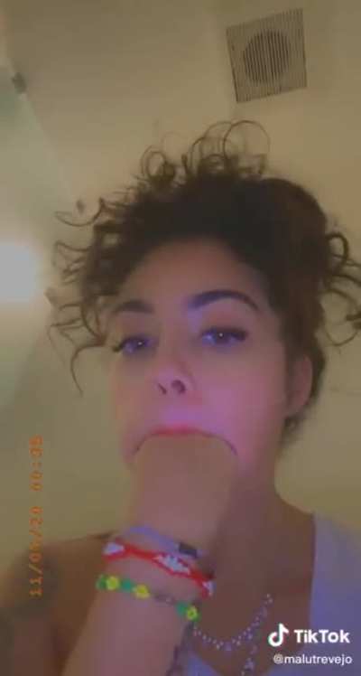 Malu showing off her only talent