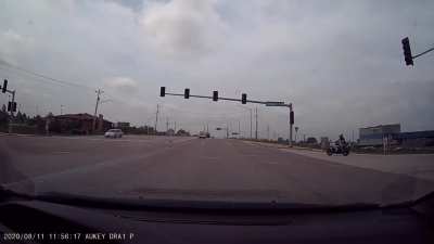 Amazing Reflexes from the motorcycle driver