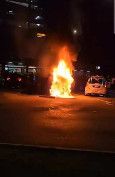 So many cars, but no fire extinguisher anywhere...