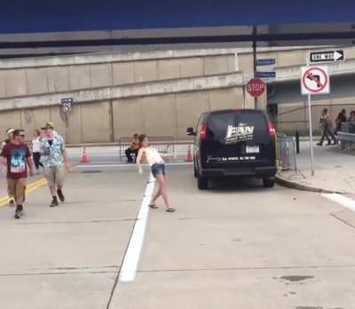 HMC while I try to make a phone call