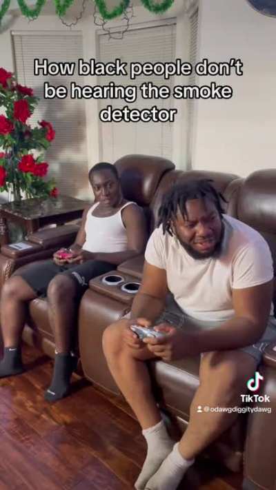 How black people don’t be hearing the smoke detector ?