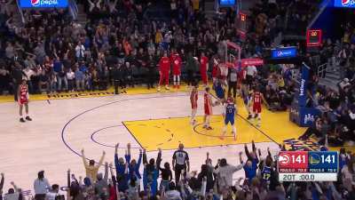 [Highlight] Looney tips in the ball at the buzzer to win the game