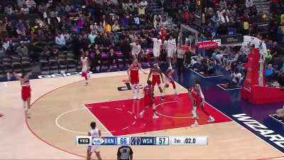 [Highlight] KD makes the three just before the half ends.