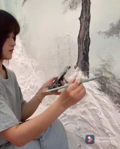 This girl paint a whole wall all by herself