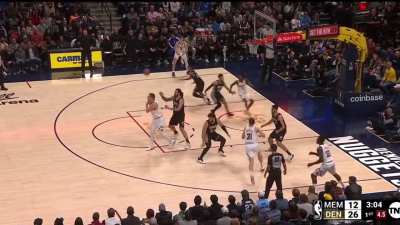 [Highlight] Jokic no-look dime to Christian Braun