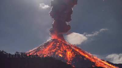 ?Real-time eruption footage of the Reventador volcano, Ecuador on January 6, 2020.