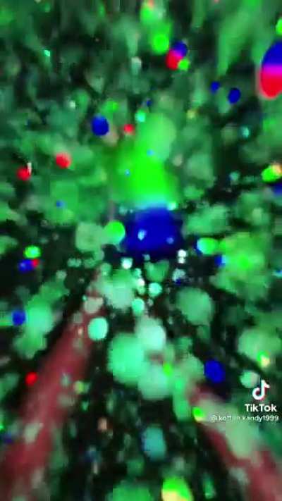 Fullscreen - landscape - bring close to your eyes