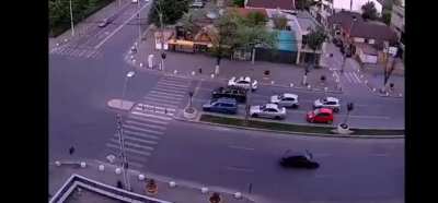 Idiot tried to drift and got caught by drifter cop.