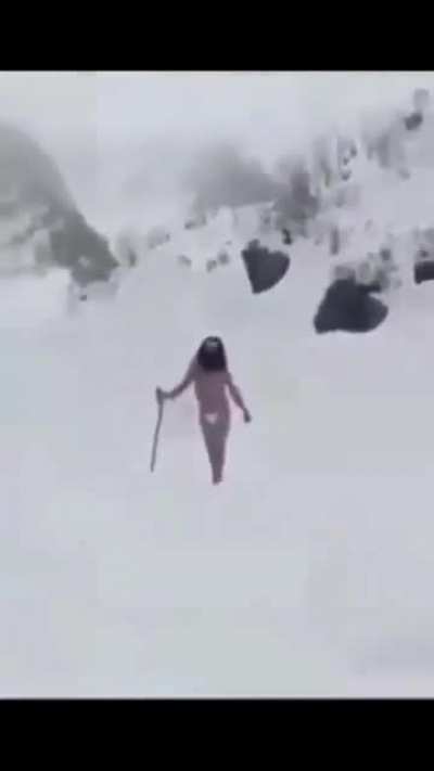 A Yogi Spotted by indian army meditating in snow at -40° c