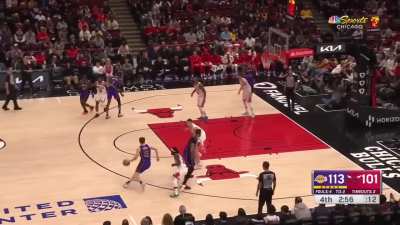 [Highlight] Patrick Beverley scores on LeBron and hits him with the "too small." Austin Reaves scores on Pat Bev later and gets him back