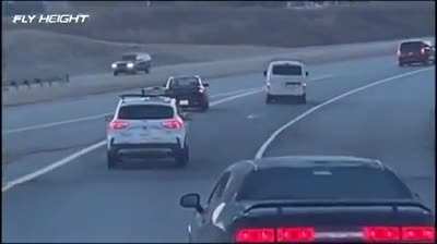 Road Rage ends in a undercover cop chasing rager