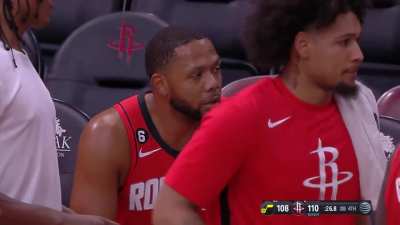 [Highlight] Jalen Green and Jabari Smith go at it on the bench while Eric Gordon cbf.