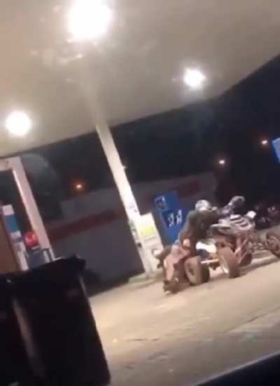 Man overpowers cops ?