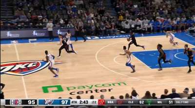 [Highlight] Luke Kennard hits the tough triple to give the Clippers the lead