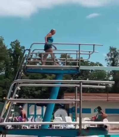 Grandma showed how she was still has perfect form when diving.