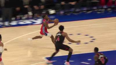 [Highlight] Scottie Barnes gets the transition block on the opposite side of the rim