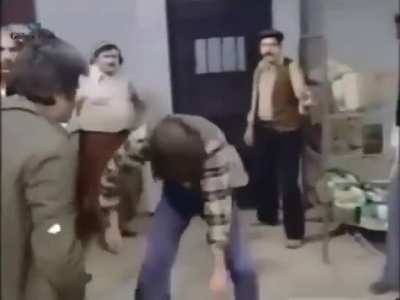 I found a Turkish "Yeşilçam" movie's fighting scene really like todays fighting games