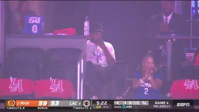 [Highlight] Mike Breen after the Clippers basket: "Kawhi Leonard going crazy!" Then the camera pans to a Kawhi Leonard with no reaction