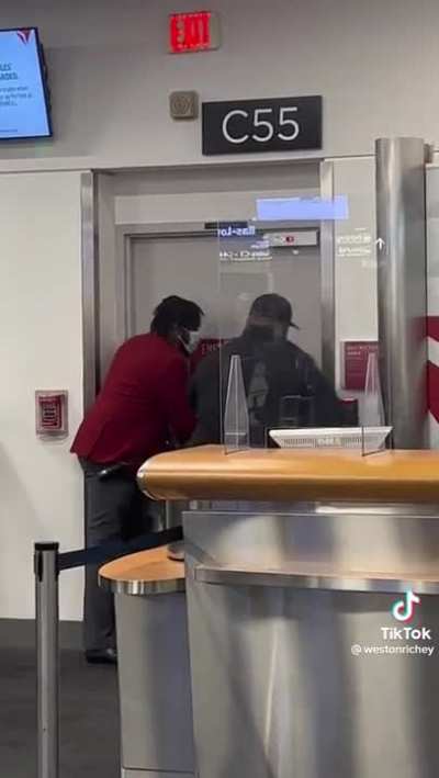 Karen gets arrested at Delta gate