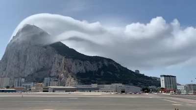 ? A Levanter cloud which formed at the Rock of Gilbratar. Video by MetOGibraltar on Twitter