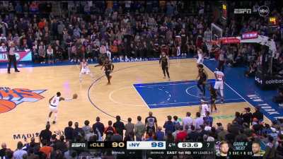 [Highlight] Josh Hart grabs a clutch rebound leading to an RJ Barrett floater