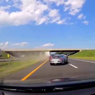 Always check your mirrors ? what a reaction ?