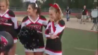HEARTWARMING: California high school football team places orange roses at the feet of cheerleader battling leukemia. ?❤️