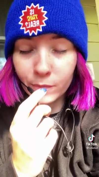 (Person duetting uses she/they pronouns) Boobs simply have that effect I guess