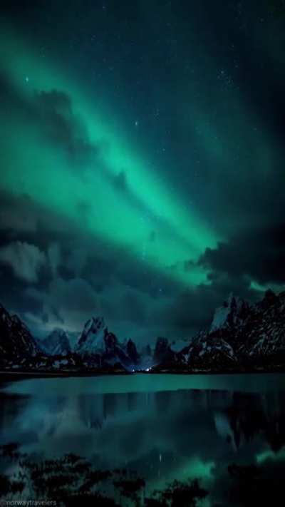 ? Northern lights dancing over Lofoten, Norway