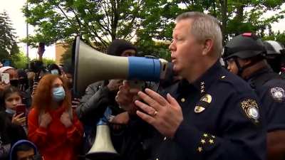 Police Chief Kneels down with protesters, hears them out and answers there questions. Very Wholesome