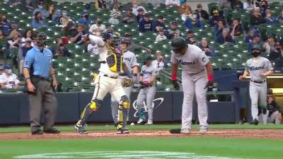 Omar Narváez trolls Jesus Aguilar by telling him it's only ball three.