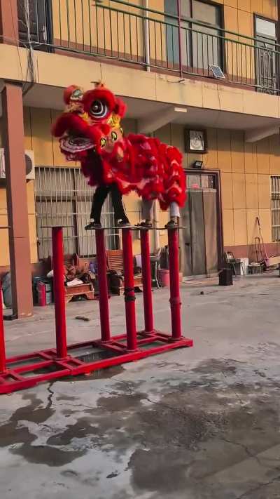 How the lion dance is actually accomplished.