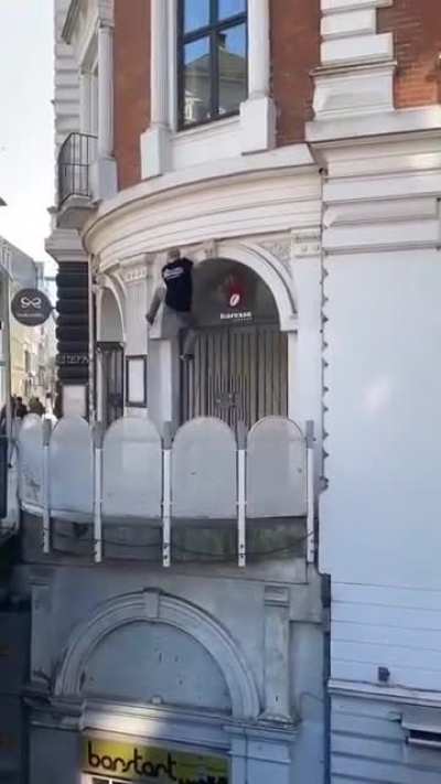 Scaling a building with ease