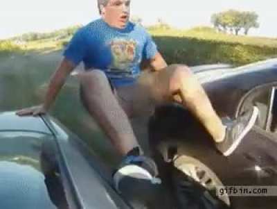 HMB while I cruise between these two cars.