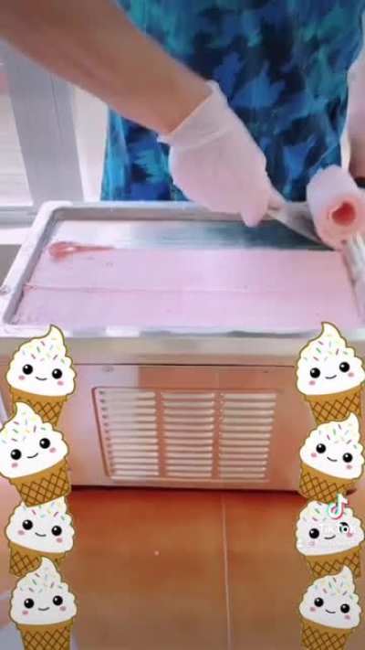 First attempt at Fried Ice Cream ? TT@FriedSweets