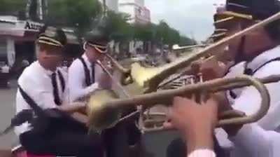 Vietnamese funeral musicians play A Cruel Angel's Thesis (Evangelion)