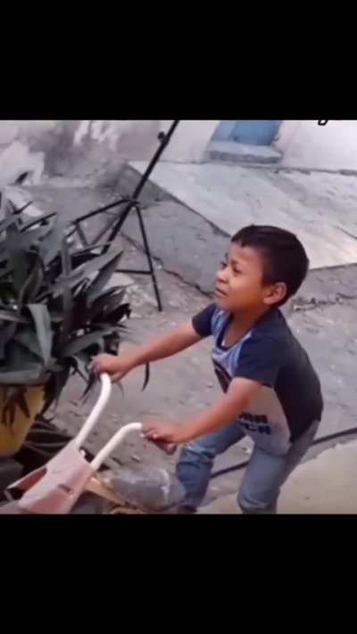 Who's child is this? ???