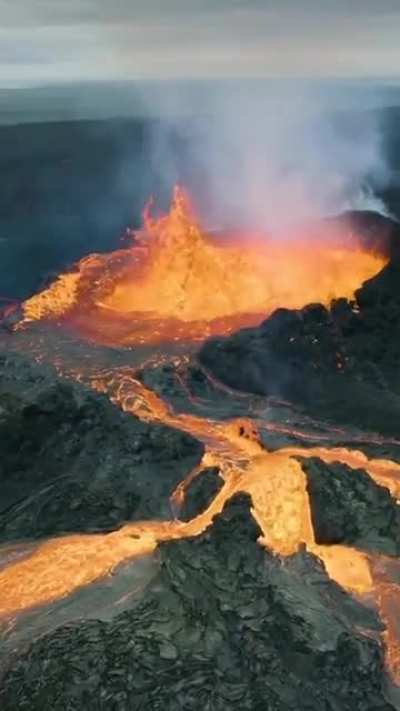 ? Lava Lovers, these 15 seconds are for you. By Herman Helguson, Iceland.