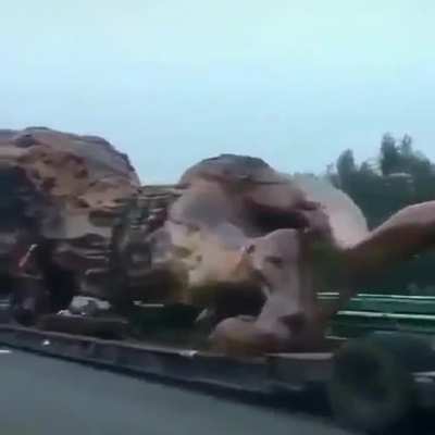 Transporting the "Oriental Lion", world's largest redwood sculpture ? sculpture by Dengding Rui Yao