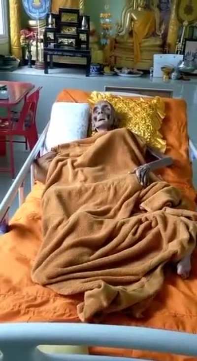 109 years old Thai Buddhist monk